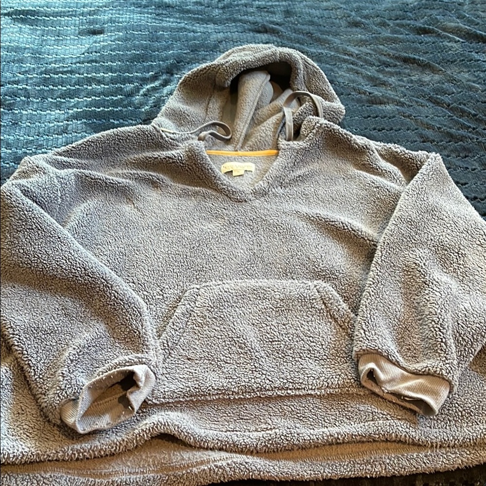 Cozy hooded fleece 🌲